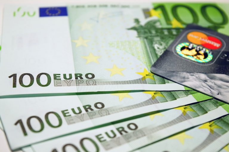 Zmienna czy stała stopa procentowa – co wybrać w 2024 roku?